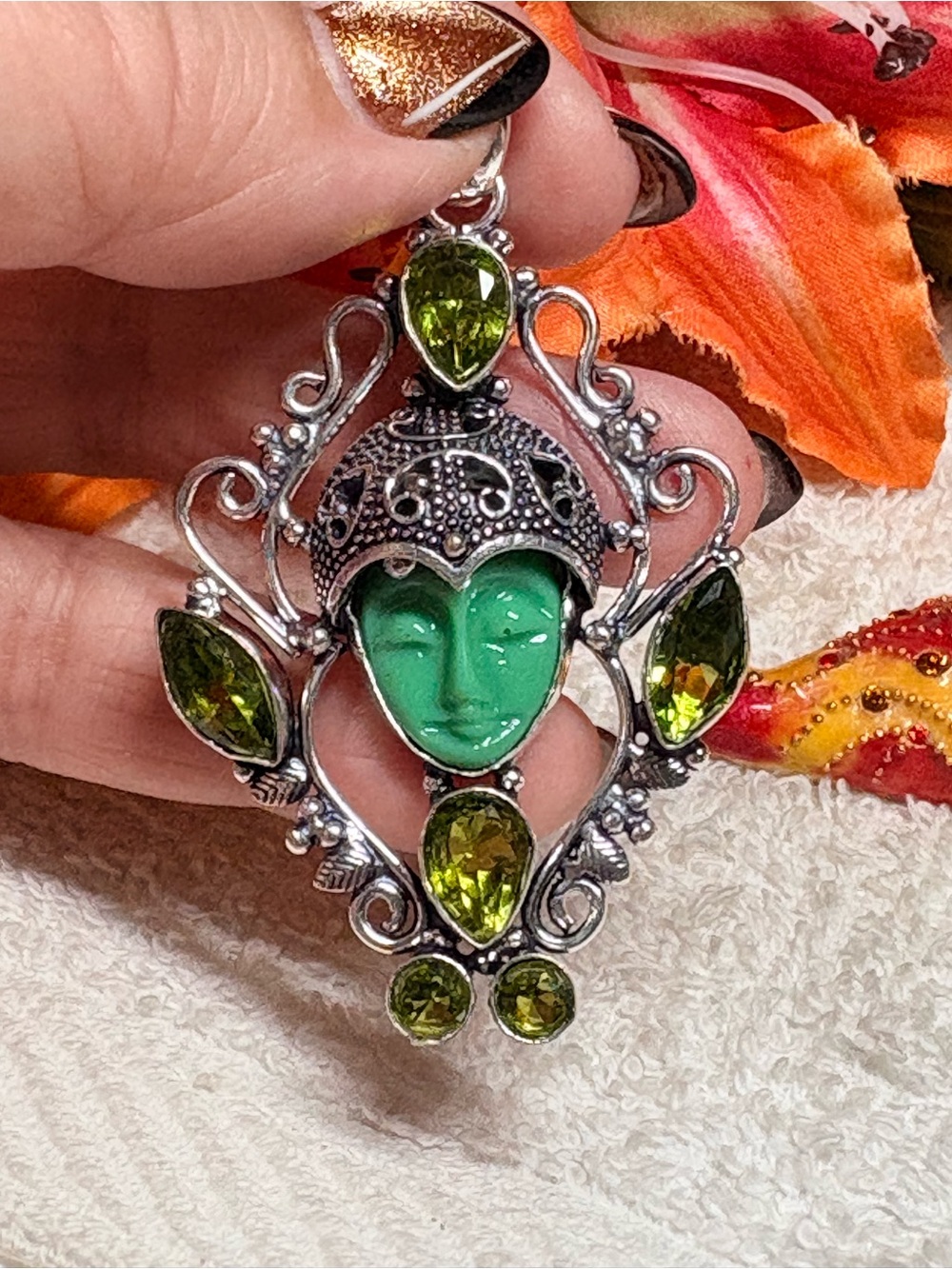 Carved GODDESS face and peridot Gemstone Pendant Necklace -Artisan - Picture 3 of 10